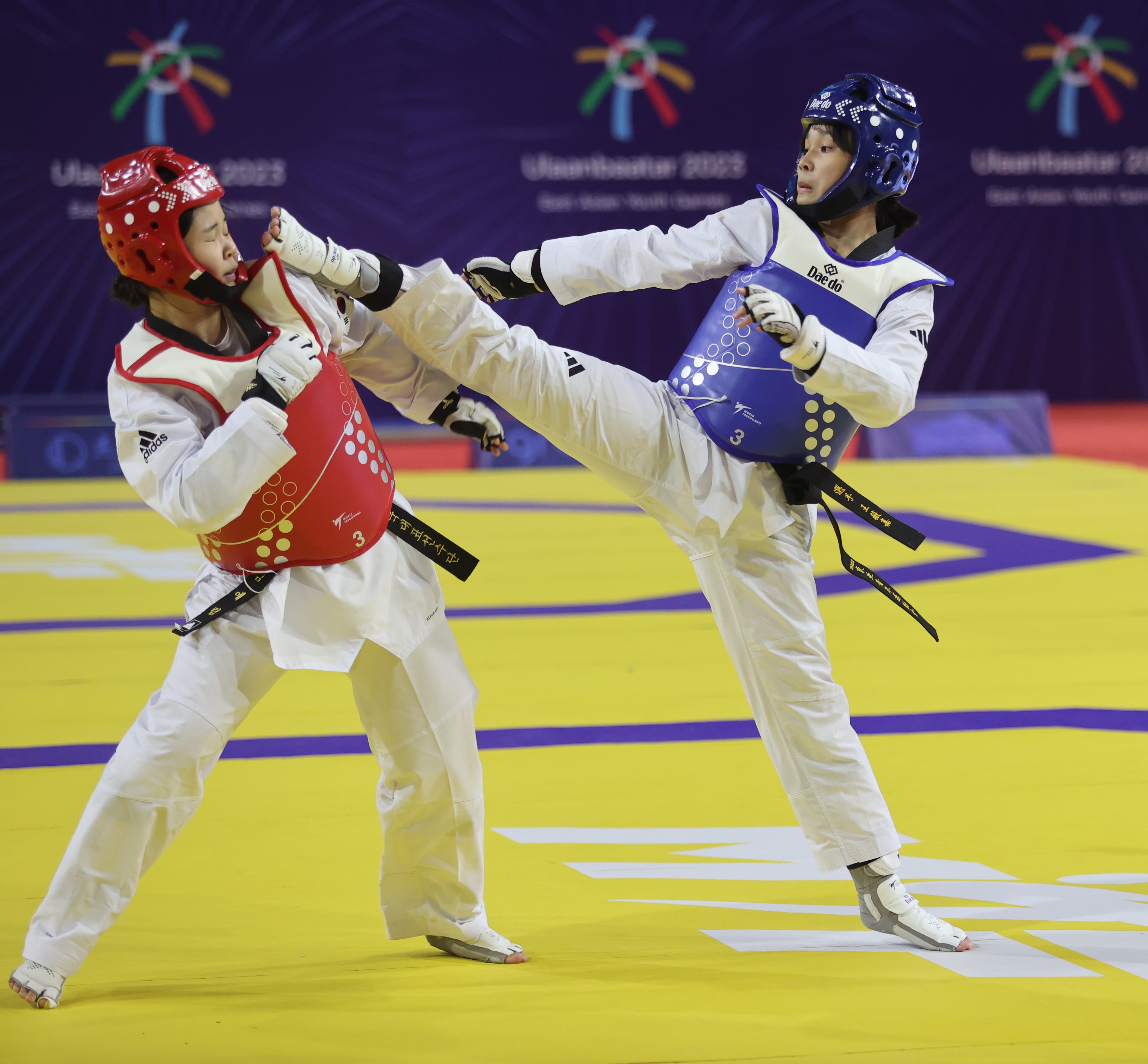 (圖)Wang Wei-chia won taekwondo gold in the women’s  63kg class at the Ulaanbaatar 2023 East Asian Youth Games.